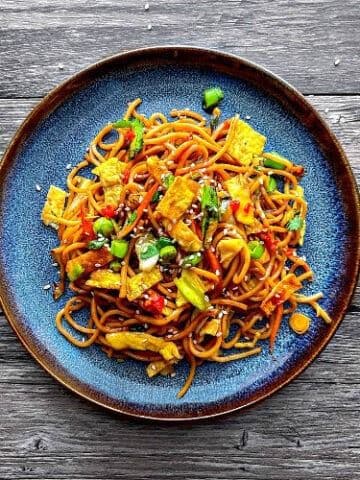 Chilli Garlic Egg Chow Mein